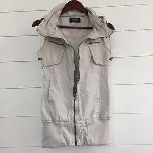 CEST LE PIED Stone Sleeveless Zip Up Jacket